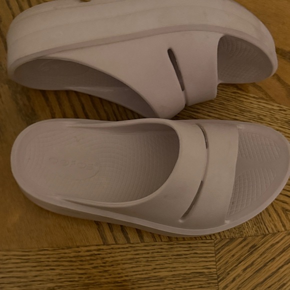 OOFOS Women's Oomega Recovery slides size 7 - Picture 5 of 5